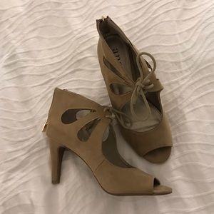 Cute Nude Tie Heels